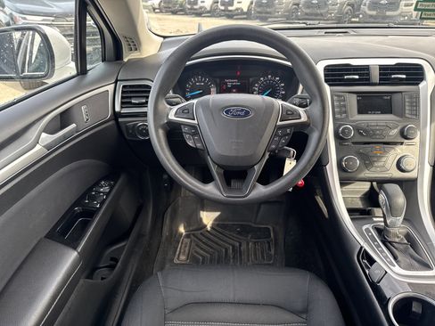Used 2015 Ford Fusion SE image 11