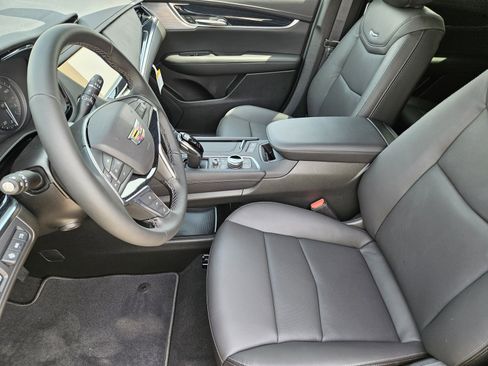 New 2026 Cadillac XT5 Luxury image 9