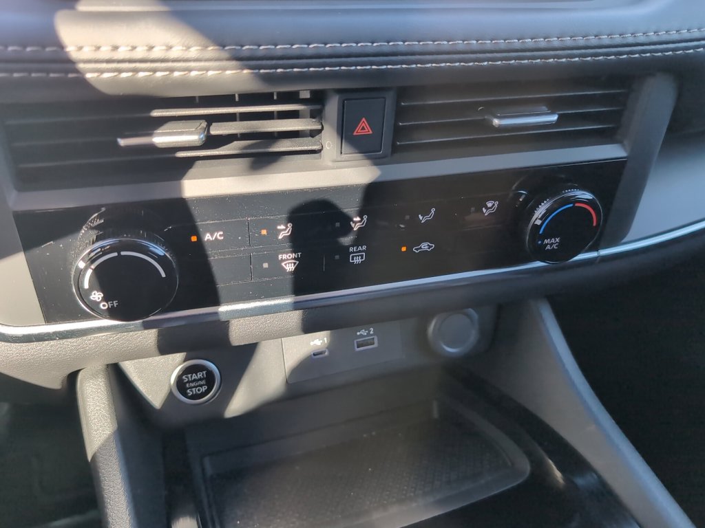 Used 2023 Nissan Rogue S AWD/4WD image 4