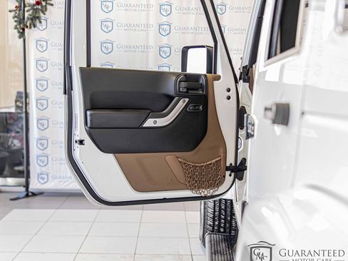 Used 2015 Jeep Wrangler Unlimited Sahara image 27