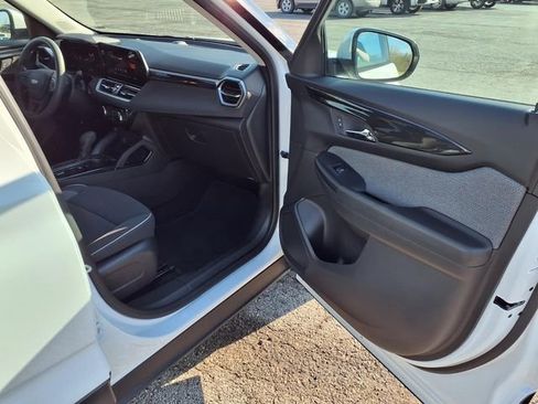 Used 2025 Chevrolet TrailBlazer LT FWD image 75