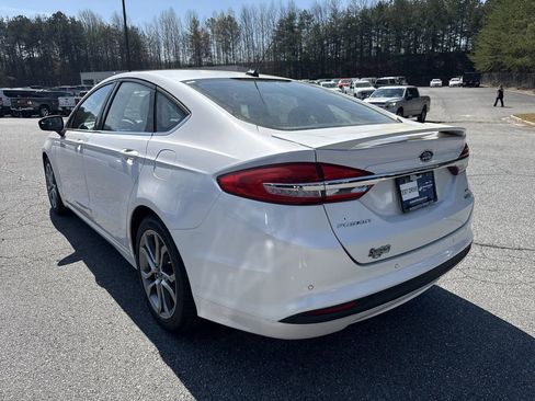 Used 2017 Ford Fusion SE w/ Equipment Group 201A image 5