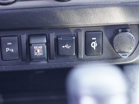 Used 2022 Toyota Tacoma TRD Sport w/ TRD Premium Sport Package AWD/4WD image 34