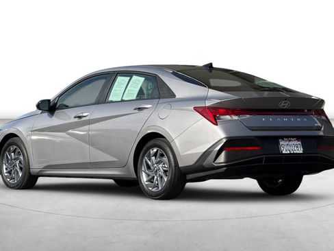 Certified 2025 Hyundai Elantra Blue image 4
