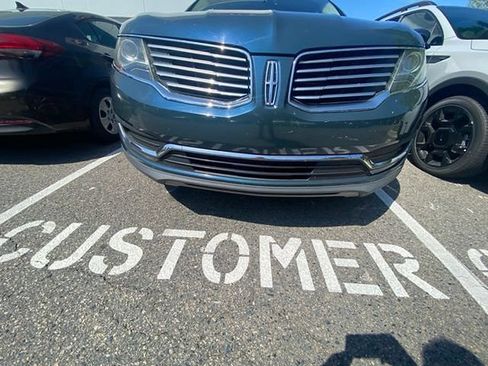 Used 2016 Lincoln MKX Reserve w/ Climate Package FWD image 23