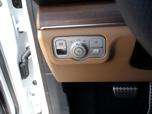 New 2026 Mercedes-Benz GLS 450 4MATIC image 36