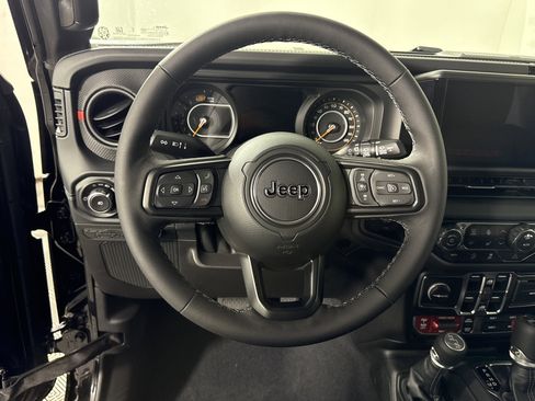 New 2026 Jeep Wrangler Unlimited Rubicon w/ Technology Group image 13
