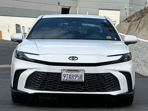 Used 2025 Toyota Camry SE FWD image 9