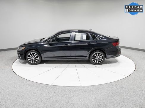 Used 2025 Volkswagen Jetta SE image 30