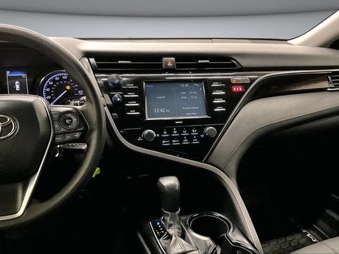 Used 2020 Toyota Camry LE FWD image 9