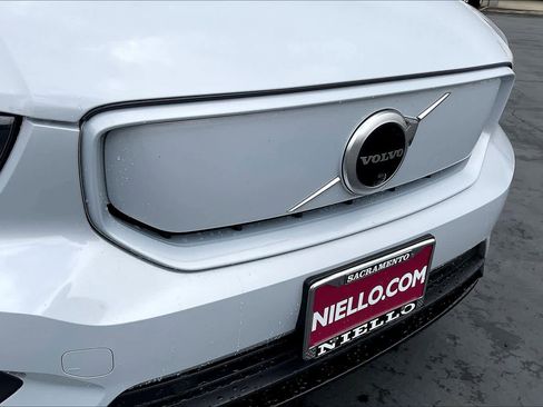 Used 2022 Volvo XC40 P8 Recharge Ultimate image 33