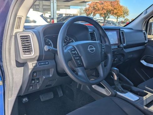 Used 2022 Nissan Frontier SV w/ Technology Package image 4