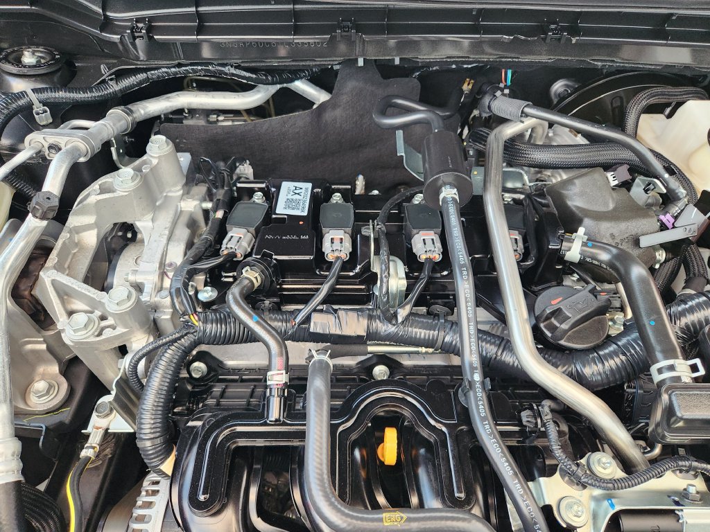 Used 2026 Nissan Kicks SR w/ SR Premium Package FWD image 34