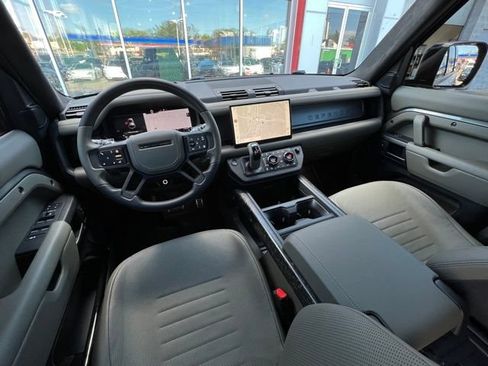 Used 2025 Land Rover Defender 110 AWD/4WD image 40
