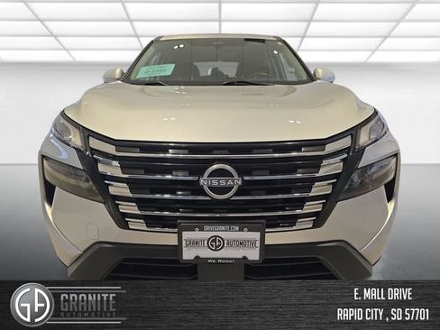 Used 2024 Nissan Rogue SV AWD/4WD image 8