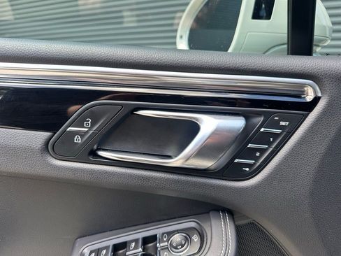 Certified 2023 Porsche Macan image 20