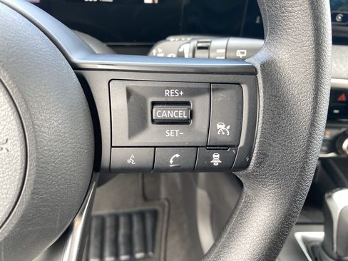 Used 2025 Nissan Kicks SV FWD image 29