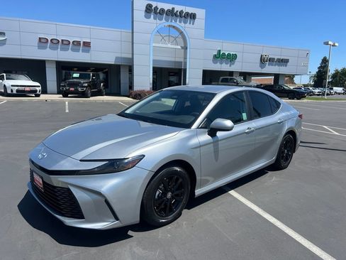 Used 2025 Toyota Camry LE FWD image 6