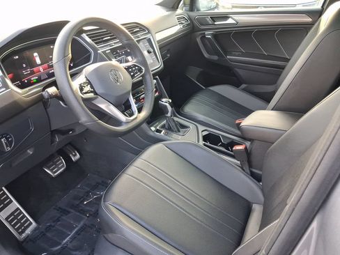 Used 2024 Volkswagen Tiguan SE R-Line FWD image 17