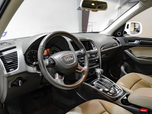 Used 2017 Audi Q5 2.0T Premium Plus w/ Technology Package AWD/4WD image 3
