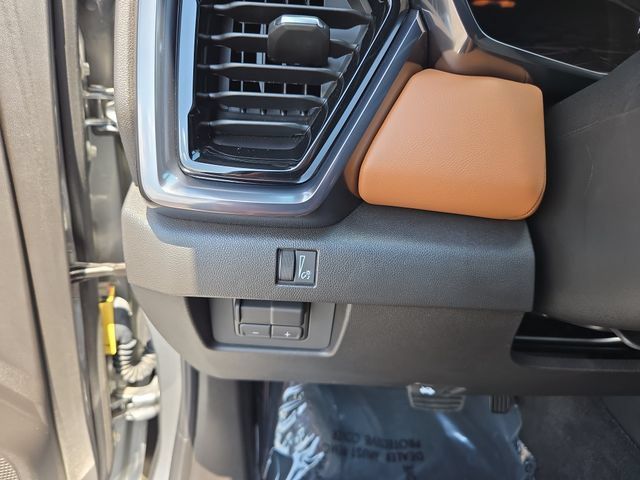 Used 2025 GMC Canyon AT4 w/ Nightfall Edition AWD/4WD image 18