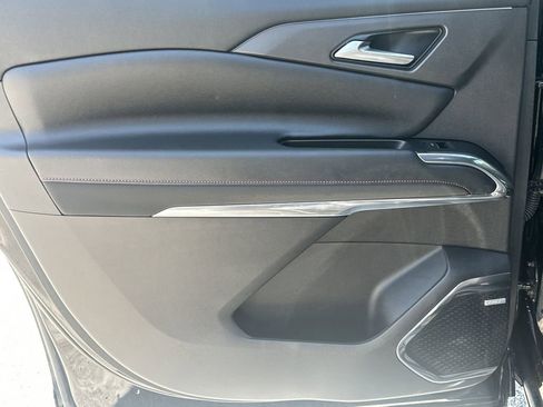 Used 2025 Chevrolet Traverse RS w/ LPO, Floor Liner Package FWD image 23
