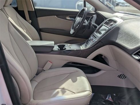 Used 2020 Lincoln Nautilus Reserve image 38