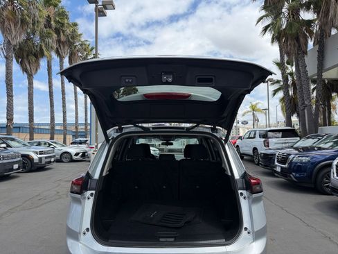 Used 2025 Nissan Rogue SV FWD image 33