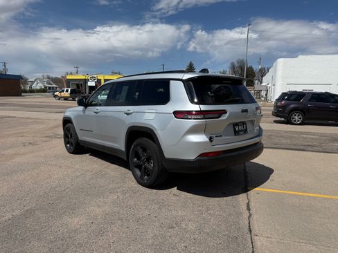 Used 2023 Jeep Grand Cherokee L Laredo AWD/4WD image 9