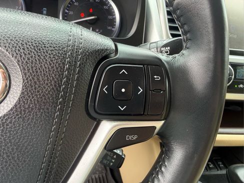 Used 2016 Toyota Highlander Plus AWD/4WD image 32