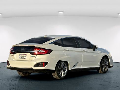 Certified 2021 Honda Clarity Plug-In Hybrid image 6