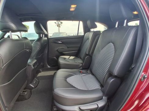 Used 2024 Toyota Highlander XSE FWD image 15