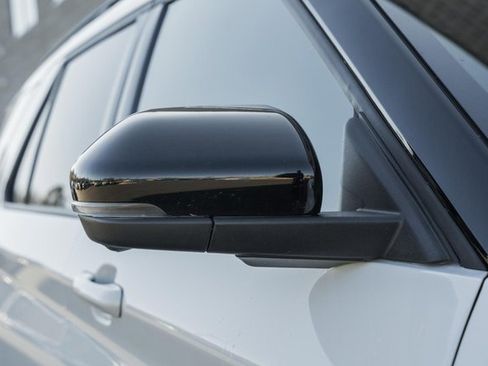 Used 2025 Ford Explorer ST-Line w/ ST-Line Street Pack image 17