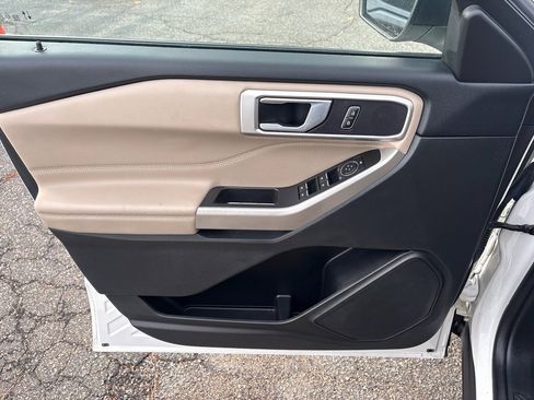 Used 2023 Ford Explorer XLT w/ Equipment Group 202A image 14