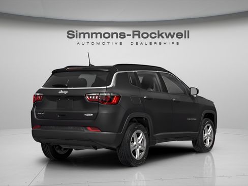Used 2023 Jeep Compass Limited image 5
