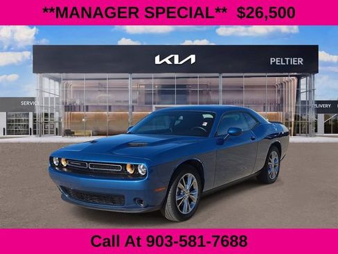 Used 2023 Dodge Challenger SXT image 3