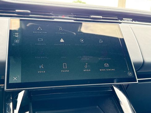 Used 2025 Land Rover Range Rover Sport image 28