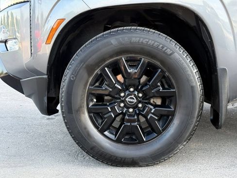 Used 2023 Nissan Frontier SV w/ Midnight Edition Package RWD image 12