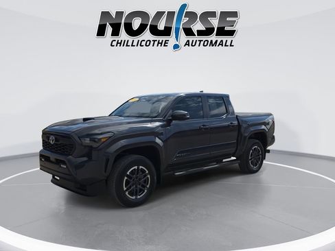 Used 2024 Toyota Tacoma TRD Sport w/ TRD Sport Upgrade Package AWD/4WD image 4