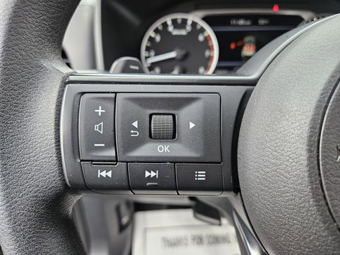 Used 2024 Nissan Rogue S image 27