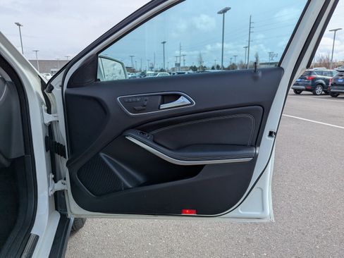 Used 2015 Mercedes-Benz GLA 250 4MATIC image 37