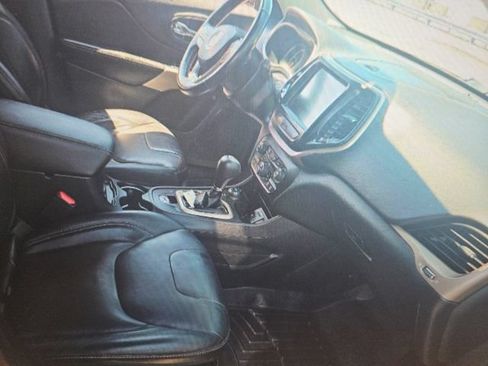 Used 2017 Jeep Cherokee Limited AWD/4WD image 11