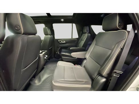 Used 2023 GMC Yukon SLT w/ SLT Luxury Package AWD/4WD image 16