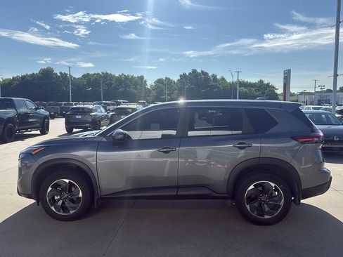 Used 2025 Nissan Rogue SV FWD image 5