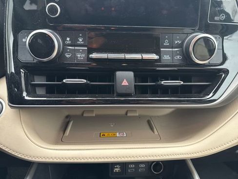 Used 2024 Toyota Highlander XLE image 21