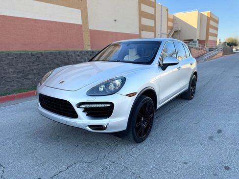 Used 2012 Porsche Cayenne Turbo image 7