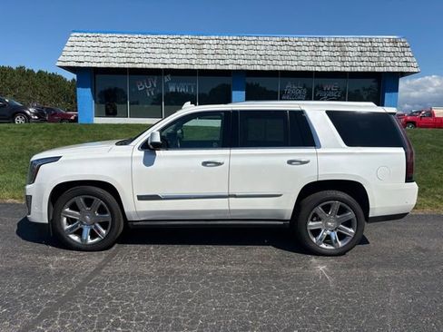Used 2017 Cadillac Escalade Premium Luxury AWD/4WD image 3