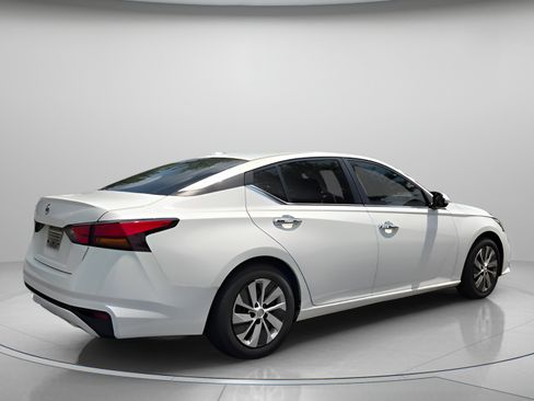 Used 2020 Nissan Altima 2.5 S FWD image 2