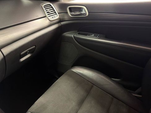 Used 2021 Jeep Grand Cherokee Laredo X AWD/4WD image 25