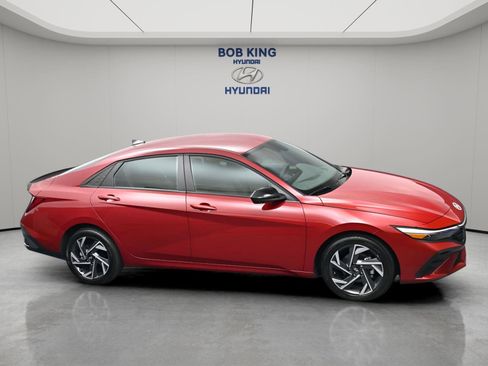 Certified 2025 Hyundai Elantra Sport image 9